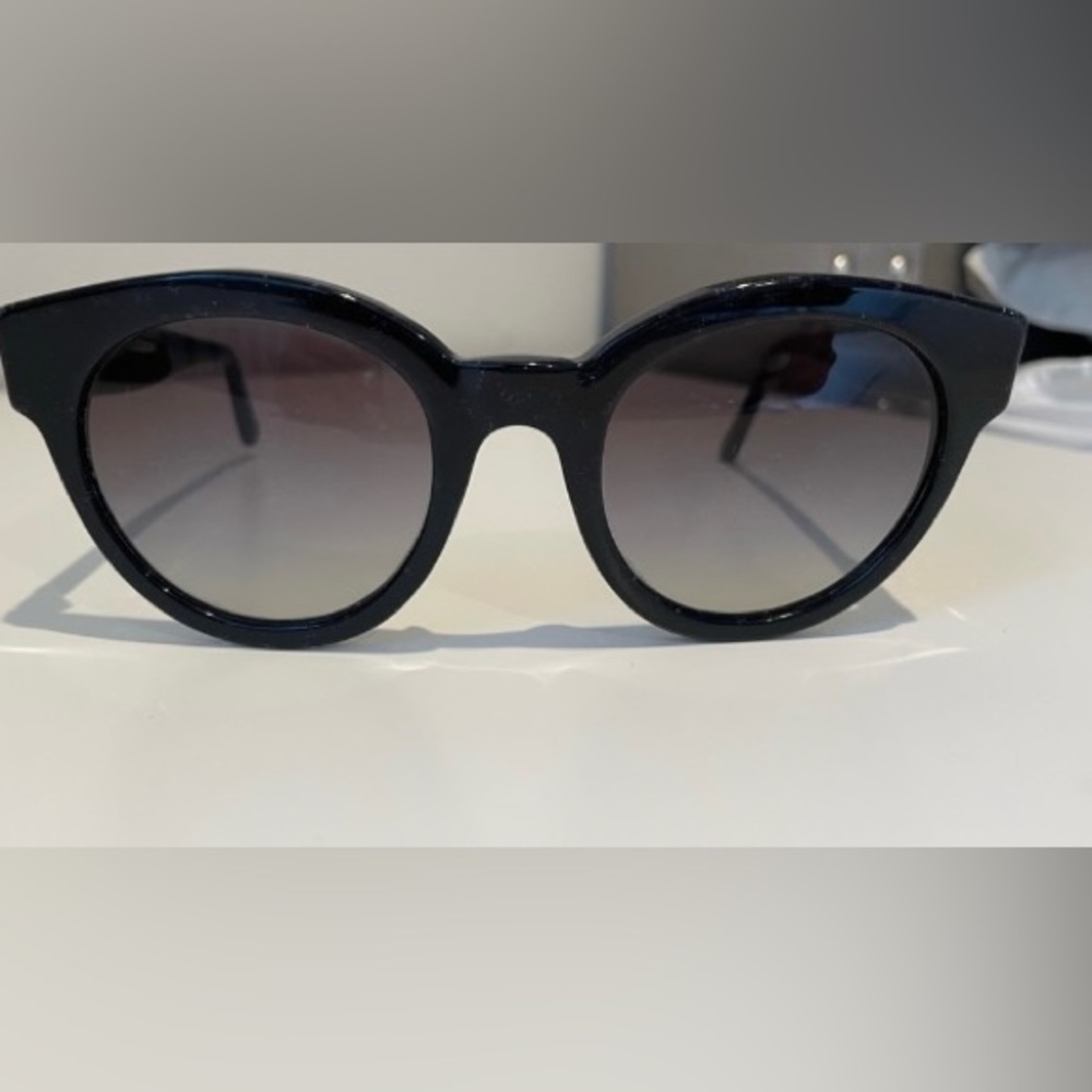 Auth COACH WOMENS BLACK SUNGLASSES. Over Sized w/ slight blue shimmer frame.